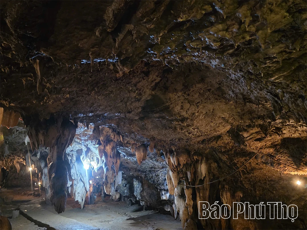 Động Tiên Phi: “Viên ngọc quý” ẩn mình trên đỉnh Thung Phi