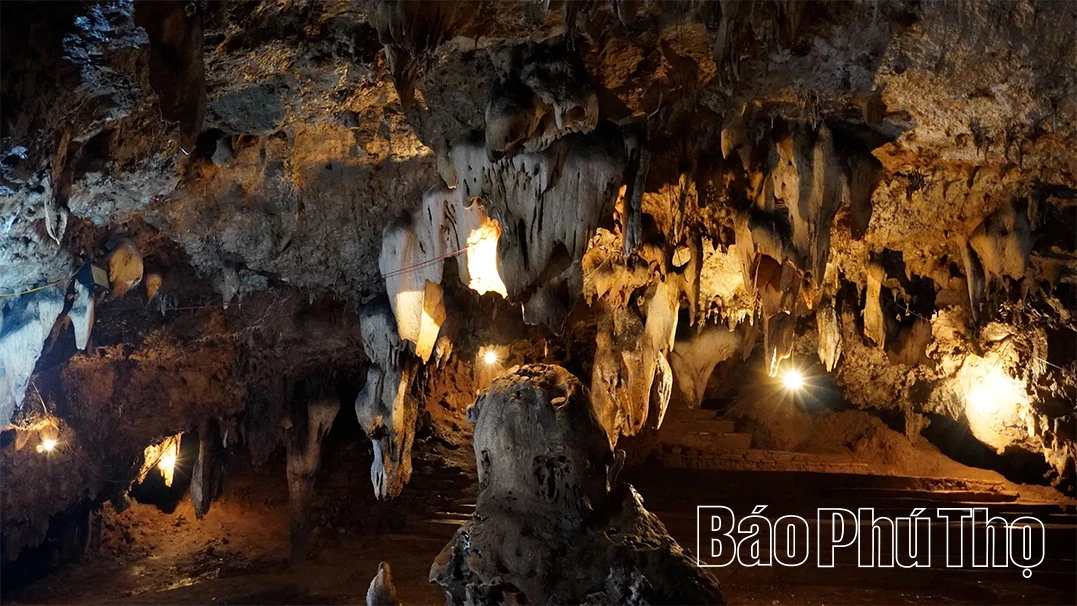 Động Tiên Phi: “Viên ngọc quý” ẩn mình trên đỉnh Thung Phi