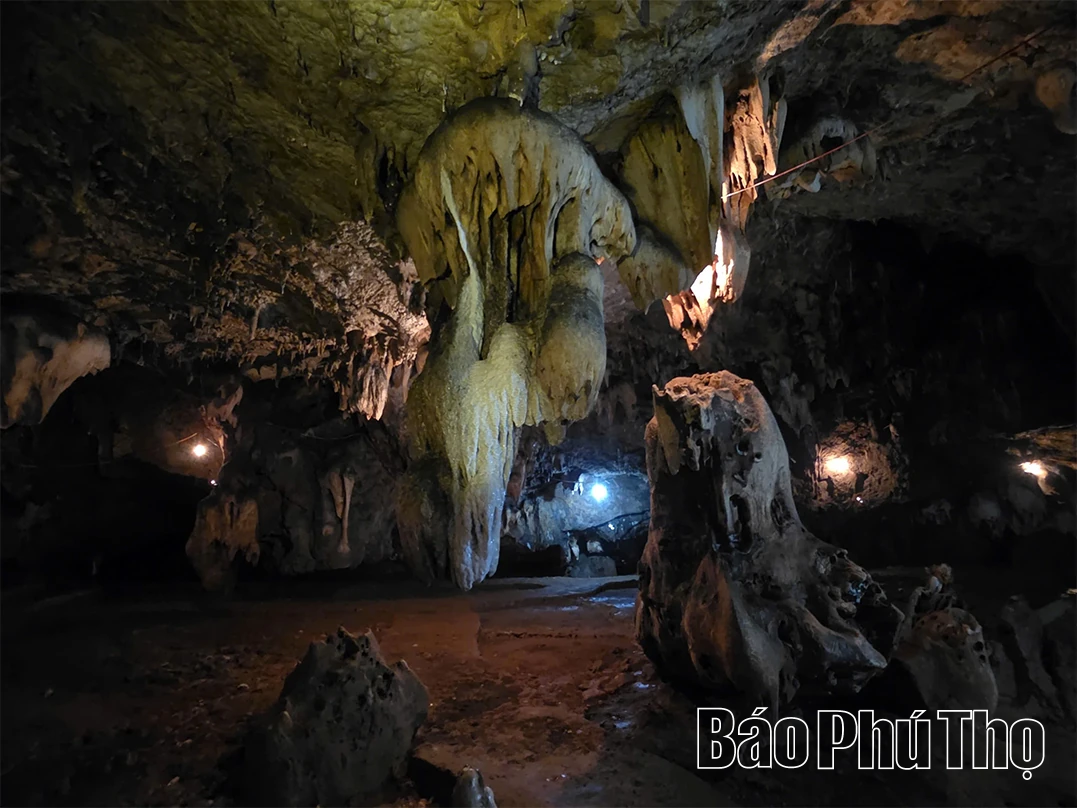 Động Tiên Phi: “Viên ngọc quý” ẩn mình trên đỉnh Thung Phi