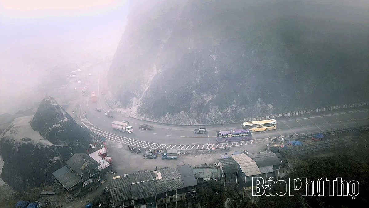 Sắc Xuân trên đèo Đá Trắng