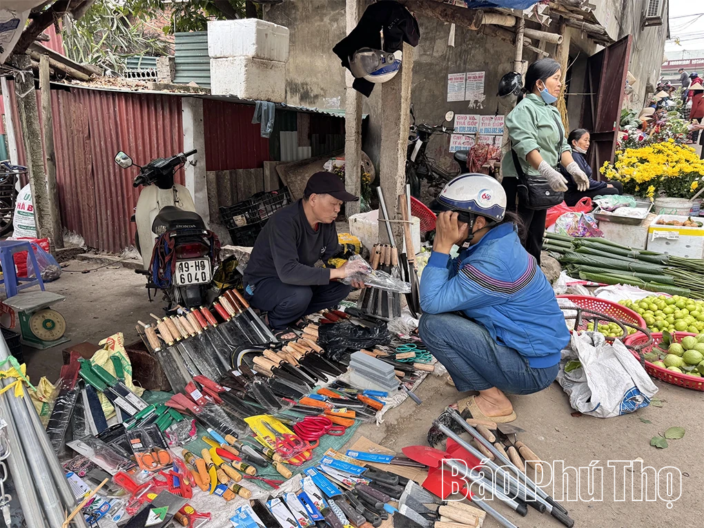 Độc đáo chợ phiên trong phố
