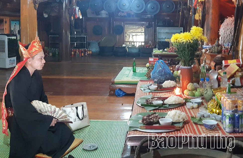 Linh thiêng roóng mo ngày Tết