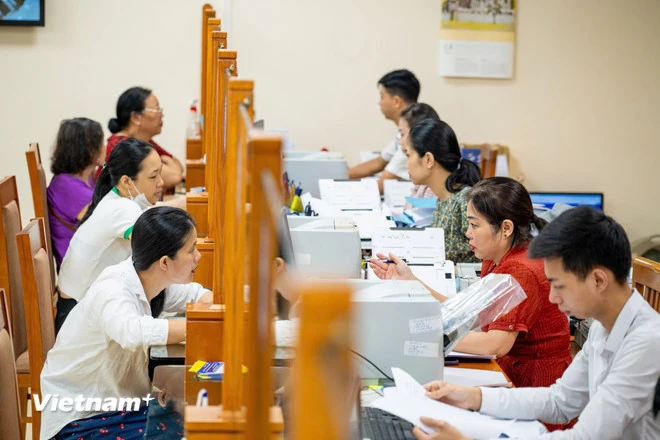 Bức tranh lương 2026: Khu vực công tăng mạnh phụ cấp, doanh nghiệp phân hóa sâu