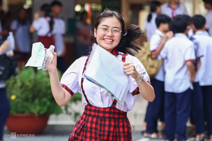 Hơn 20 tỉnh, thành công bố môn thứ ba thi lớp 10