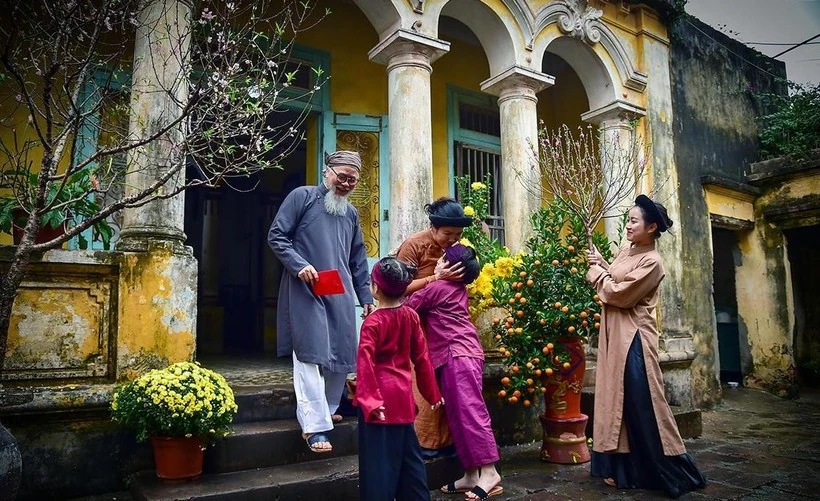 Chi tiết tuổi xông nhà cực đẹp năm Bính Ngọ 2026