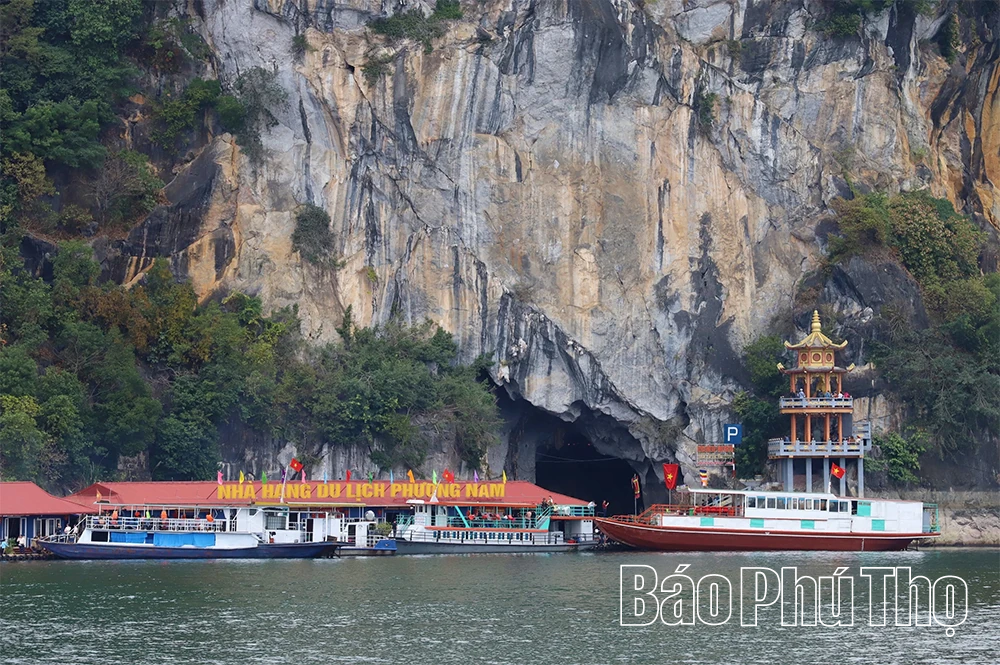 Đầu xuân đi lễ Đền Chúa Thác Bờ