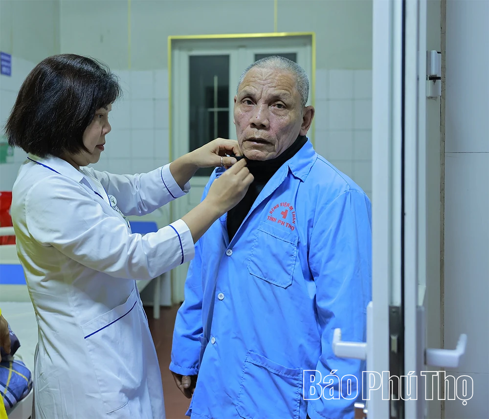 Thăm hỏi, trao quà Tết động viên bệnh nhân tâm thần và người nhà