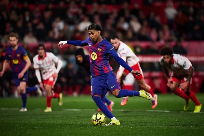 Yamal sút hỏng phạt đền khi Barca thua trận