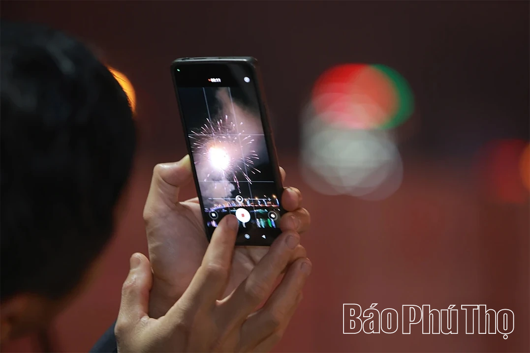 Rực rỡ pháo hoa đón chào năm mới Bính Ngọ 2026