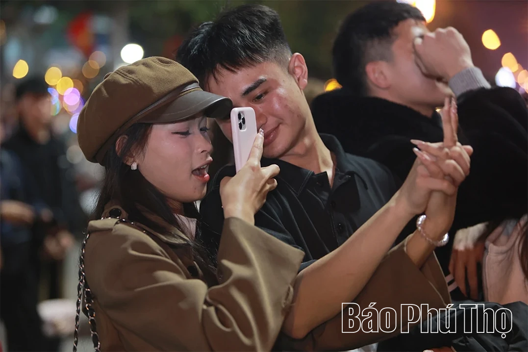 Rực rỡ pháo hoa đón chào năm mới Bính Ngọ 2026