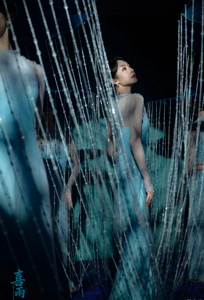 Dàn mỹ nữ hóa giọt mưa xuân trong vũ điệu