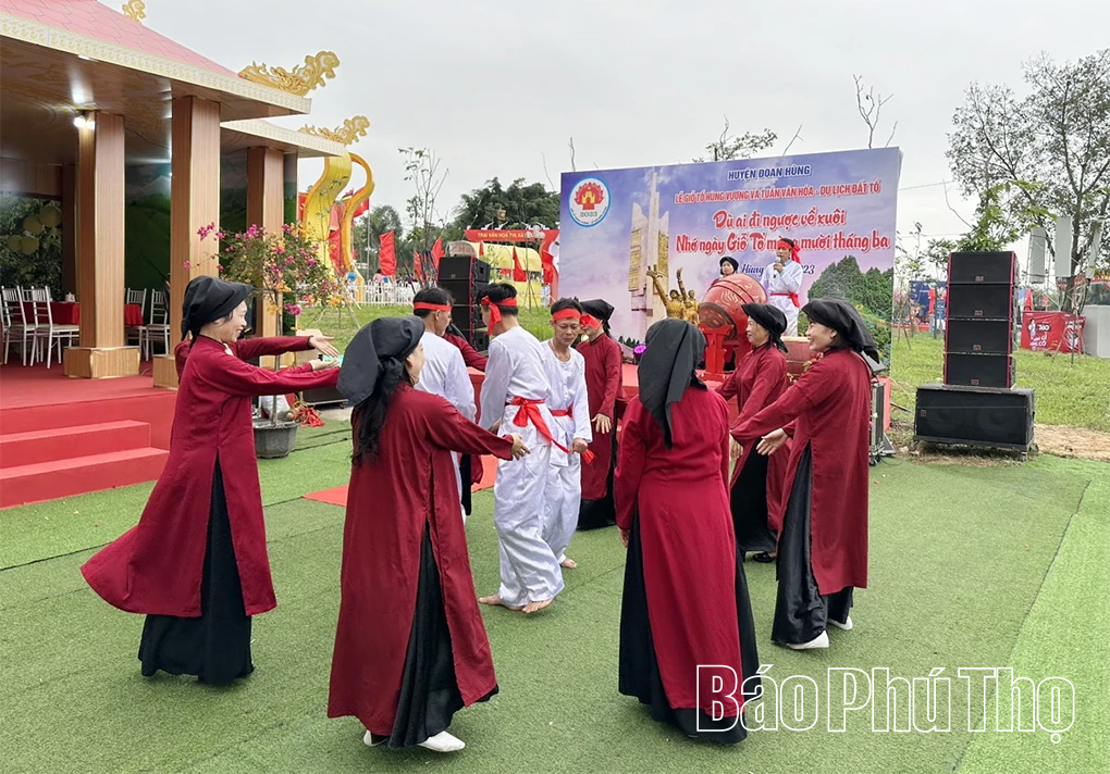 Phường Xoan vào hội