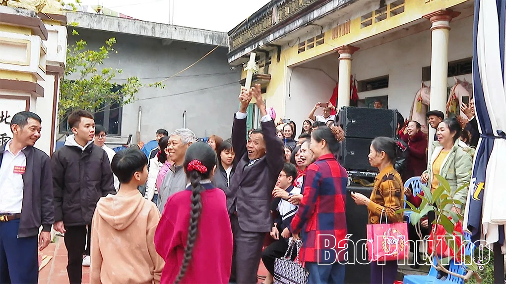 Lễ hội “Cướp bông, ném chài” đền Vân Luông