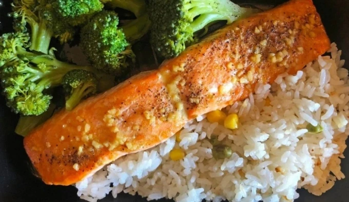 Ăn theo thứ tự rau, thịt, cơm giúp ổn định đường huyết, giữ dáng