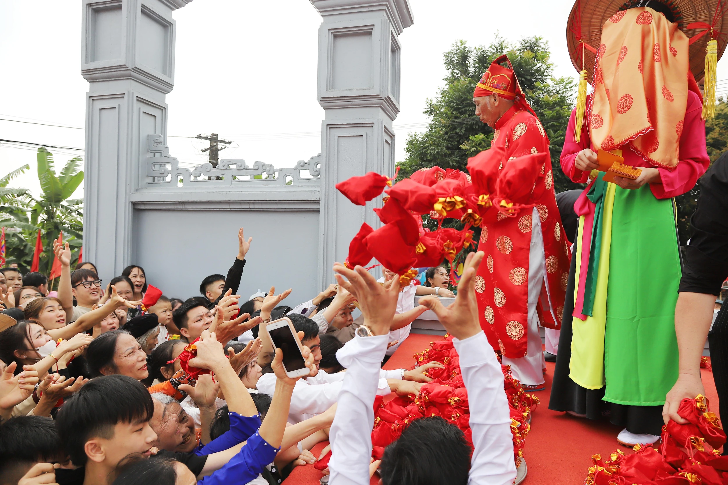 Độc đáo lễ hội rước ông Khiu, bà Khiu