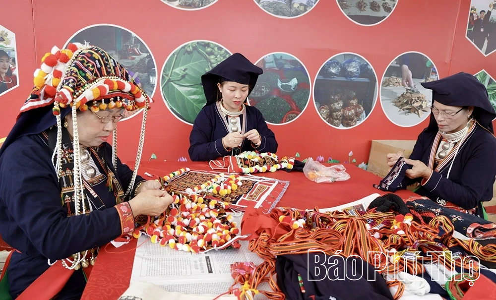 Đặc sắc lễ hội Xuống đồng của đồng bào Cao Lan ở Yên Lãng