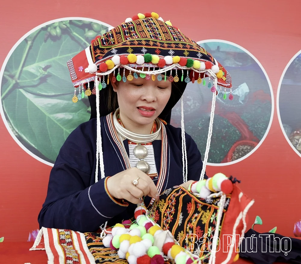 Đặc sắc lễ hội Xuống đồng của đồng bào Cao Lan ở Yên Lãng