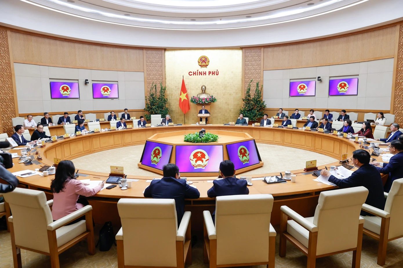 Thủ tướng: “Ăn Tết gọn, làm việc sớm, vào việc ngay”