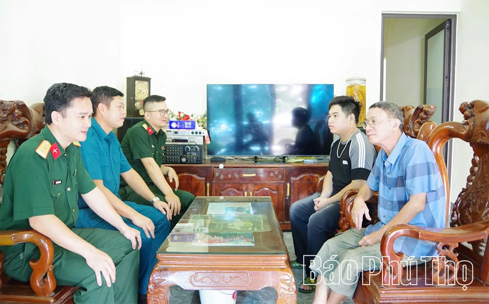 Hơn 1.900 công dân viết đơn tình nguyện nhập ngũ