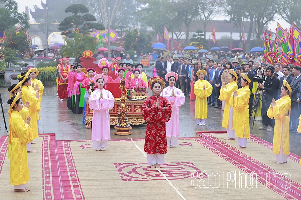 Vẻ đẹp “trong veo”, thuần khiết nơi đất Mẫu