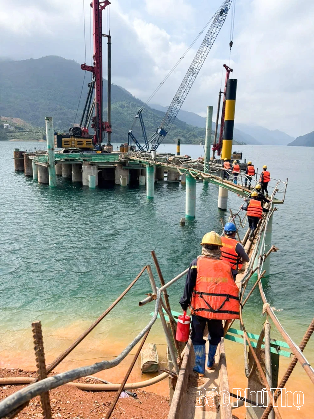 Đầu năm mới trên công trường dự án đường cao tốc Hòa Bình - Mộc Châu