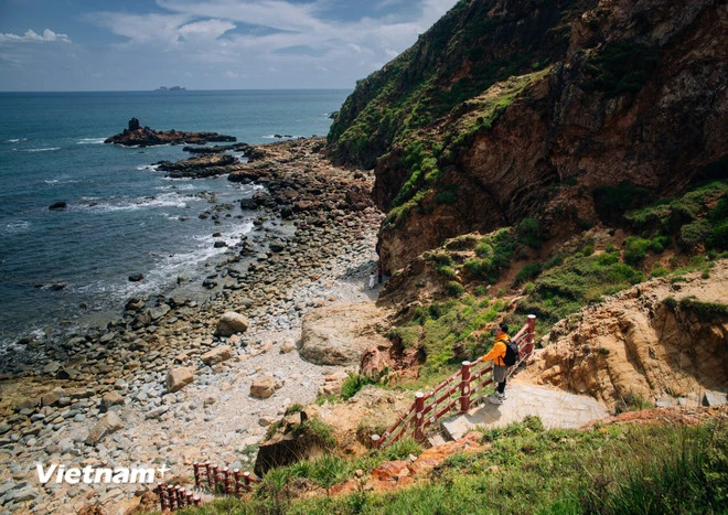 Du lịch rừng - biển hấp dẫn du khách những ngày đầu Xuân