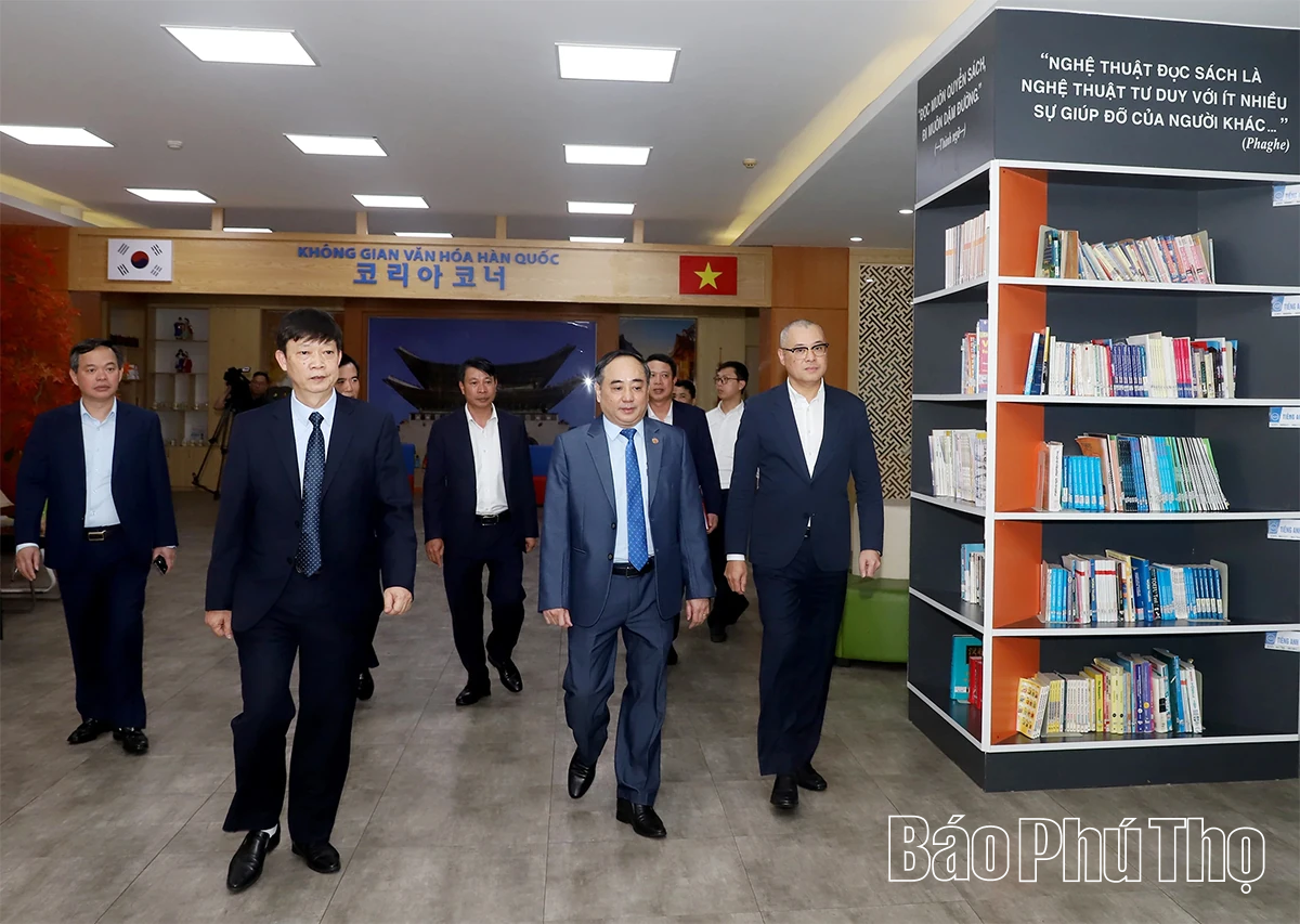 Bí thư Tỉnh ủy Phạm Đại Dương thăm, chúc Tết Trường Đại học Hùng Vương