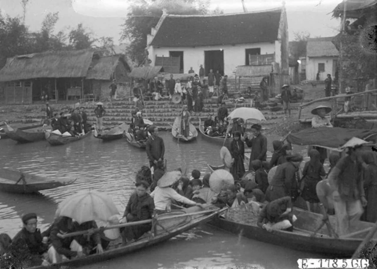 Không khí lễ hội xuân một thế kỷ trước qua ảnh