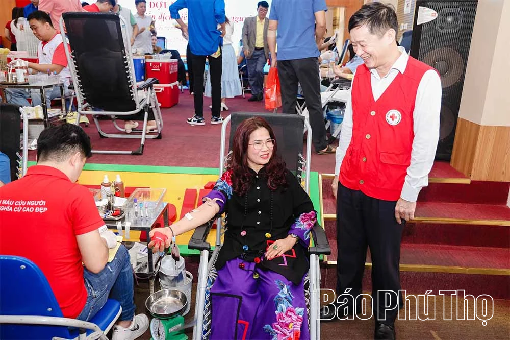 Tưng bừng ngày hội hiến máu ngành Giáo dục - Đào tạo Phú Thọ
