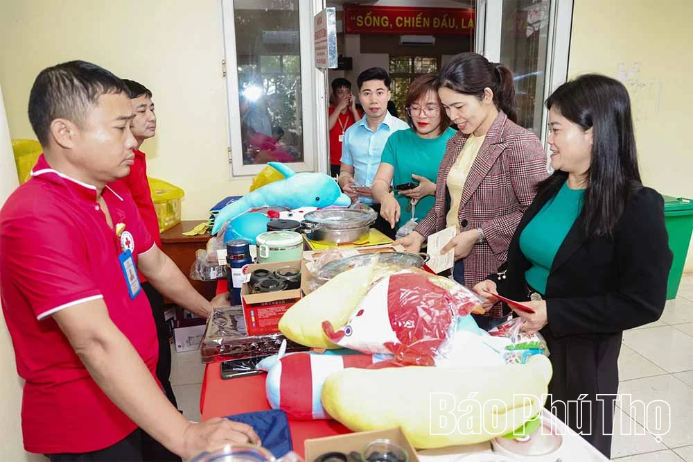 Tưng bừng ngày hội hiến máu ngành Giáo dục - Đào tạo Phú Thọ