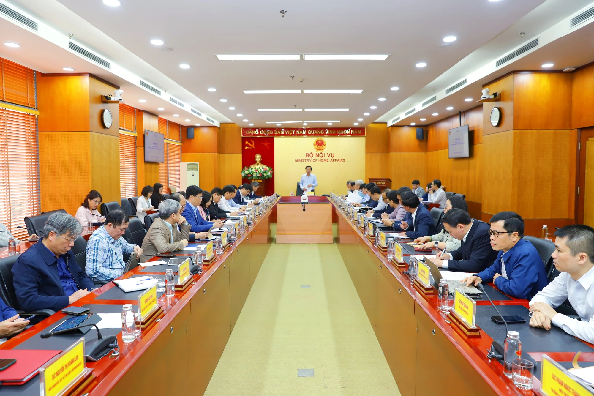 Tập trung sắp xếp, kiện toàn đơn vị sự nghiệp công lập; triển khai các nhiệm vụ cải cách tiền lương, trợ cấp, phụ cấp