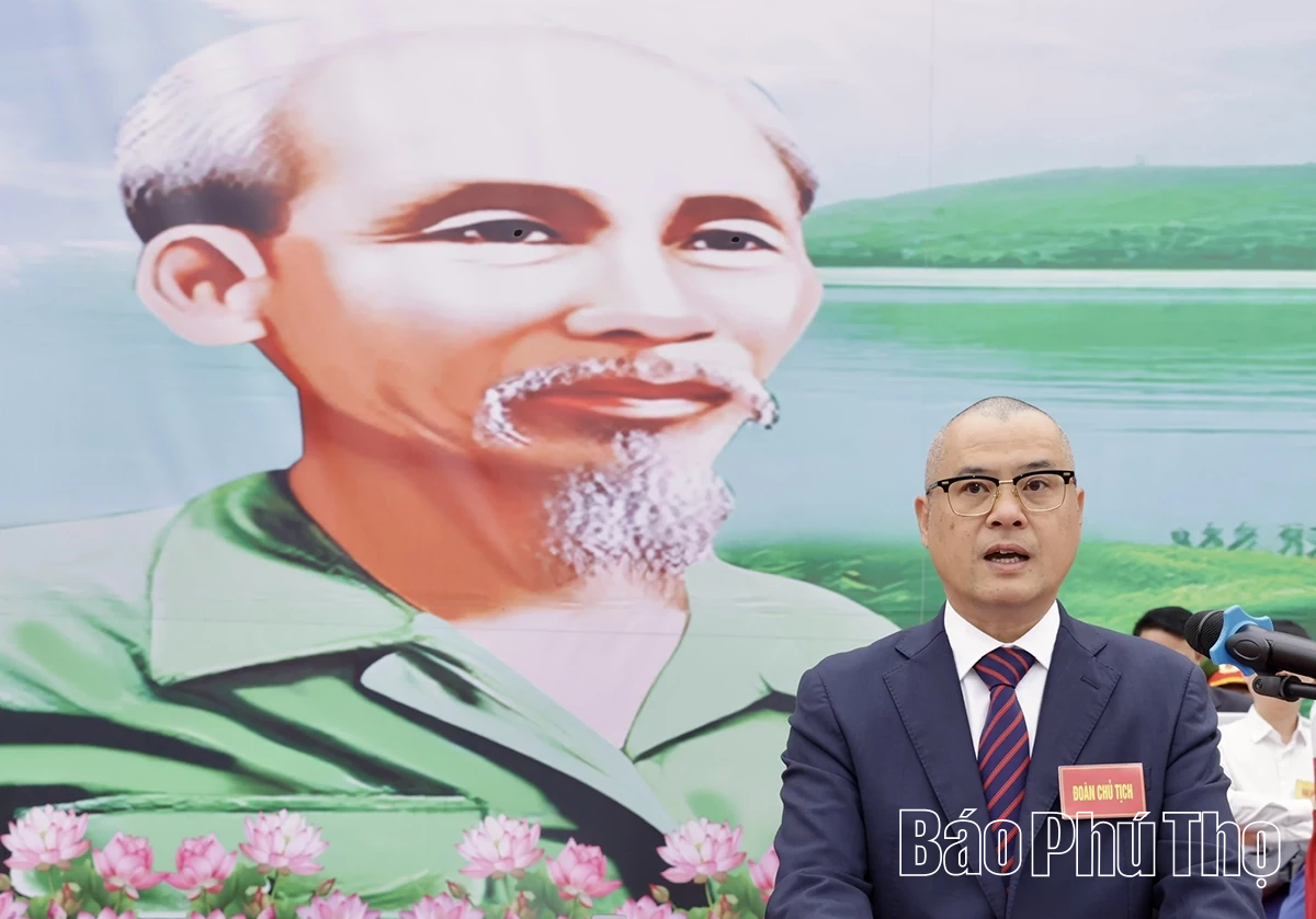 Bí thư Tỉnh ủy Phạm Đại Dương động viên tân binh nhập ngũ tại điểm giao nhận quân số 1, khu vực phòng thủ 4 - Vĩnh Yên