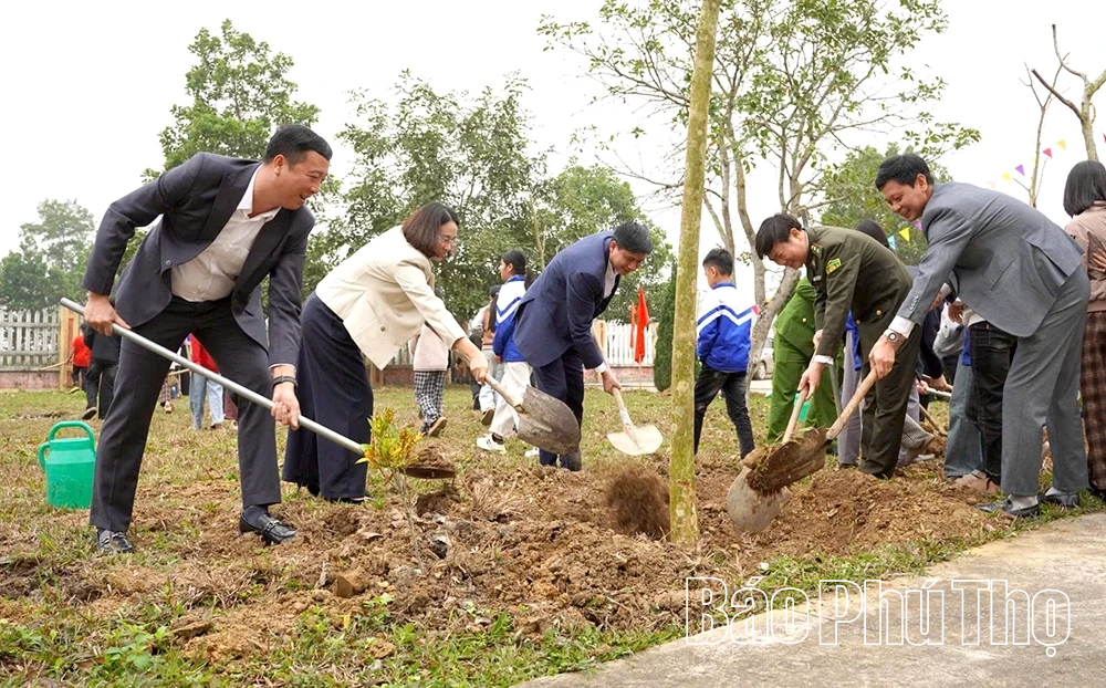Hạt Kiểm lâm Thanh Sơn chủ động trồng rừng đầu xuân