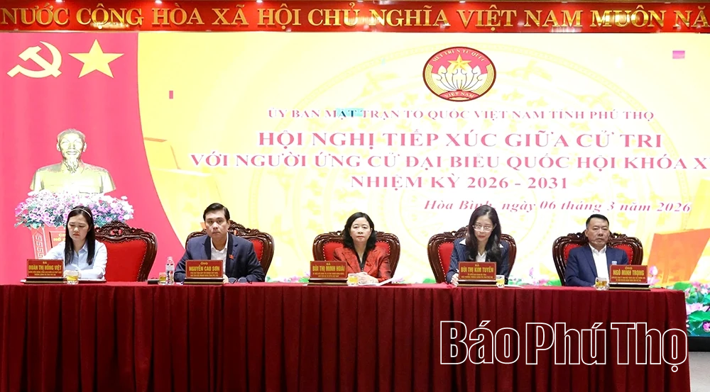 Chủ tịch Ủy ban Trung ương MTTQ Việt Nam Bùi Thị Minh Hoài tiếp xúc cử tri tại Đơn vị bầu cử số 5