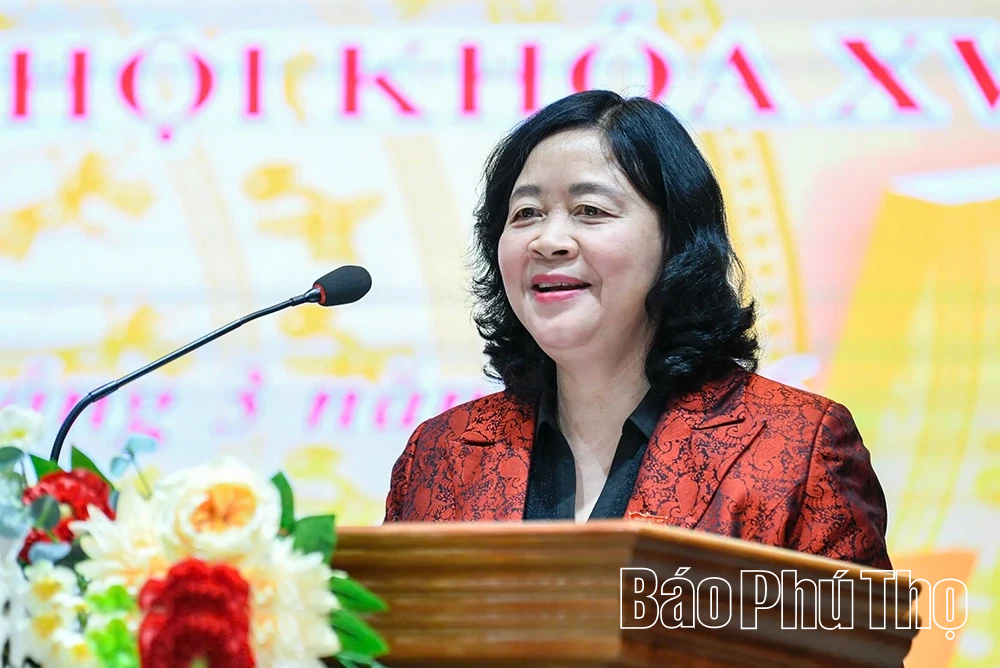 Chủ tịch Ủy ban Trung ương MTTQ Việt Nam Bùi Thị Minh Hoài tiếp xúc cử tri tại Đơn vị bầu cử số 5