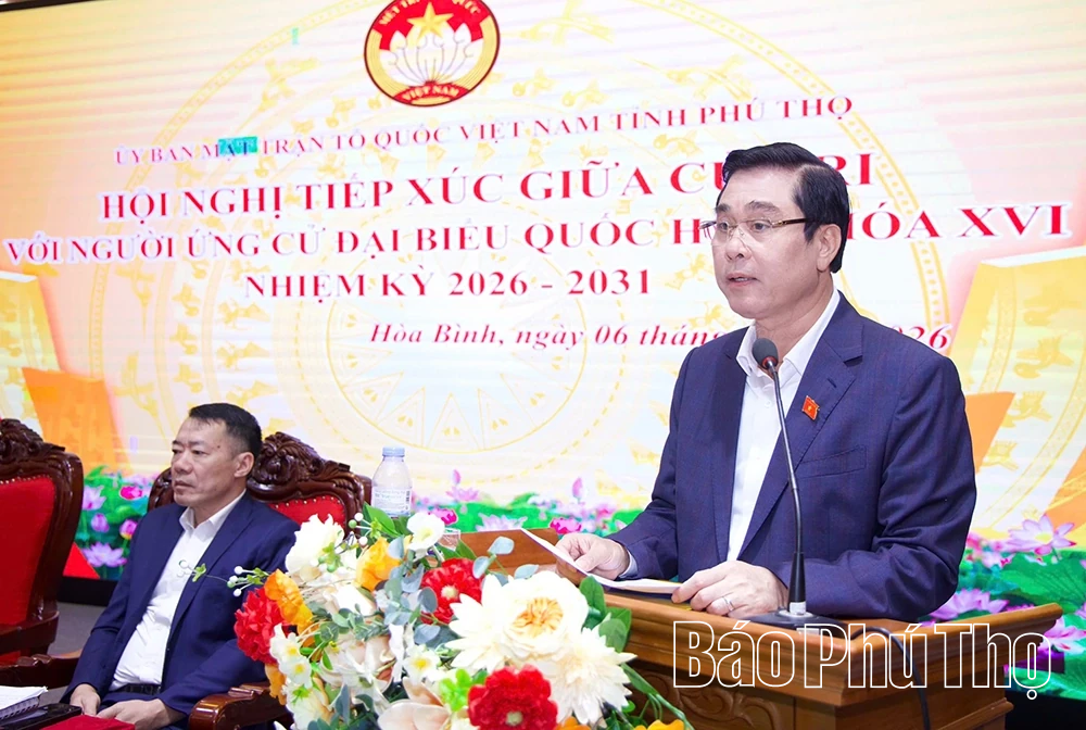 Chủ tịch Ủy ban Trung ương MTTQ Việt Nam Bùi Thị Minh Hoài tiếp xúc cử tri tại Đơn vị bầu cử số 5