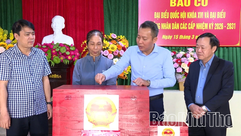 Kiểm tra công tác chuẩn bị bầu cử tại các xã Hiền Quan, Tu Vũ