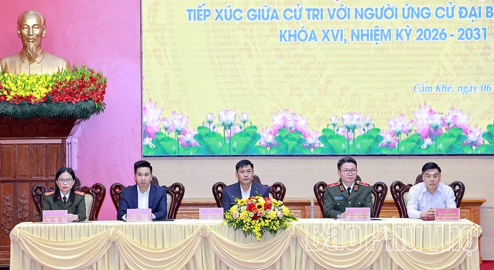 Phó Trưởng Ban Tổ chức Trung ương Nguyễn Hữu Đông tiếp xúc cử tri tại Đơn vị bầu cử số 2