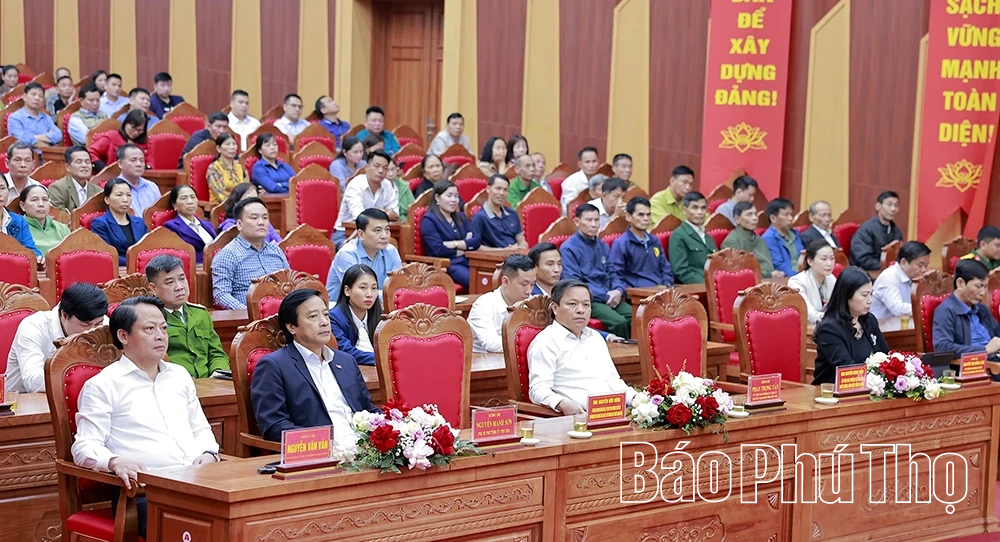 Phó Trưởng Ban Tổ chức Trung ương Nguyễn Hữu Đông tiếp xúc cử tri tại Đơn vị bầu cử số 2