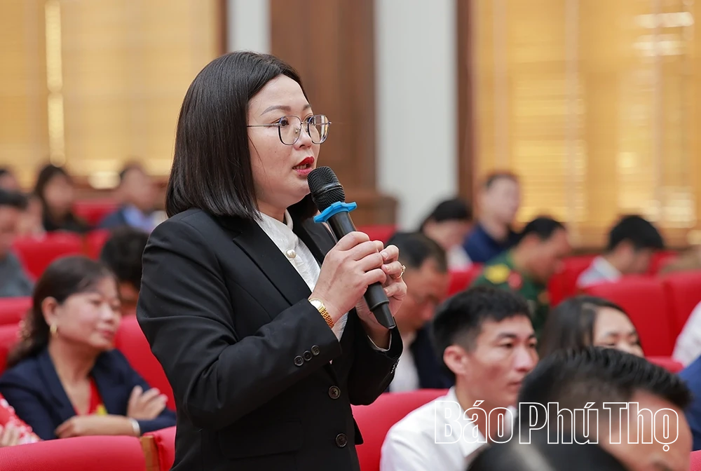 Phó Trưởng Ban Tổ chức Trung ương Nguyễn Hữu Đông tiếp xúc cử tri tại Đơn vị bầu cử số 2