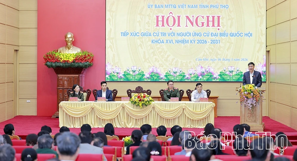 Phó Trưởng Ban Tổ chức Trung ương Nguyễn Hữu Đông tiếp xúc cử tri tại Đơn vị bầu cử số 2