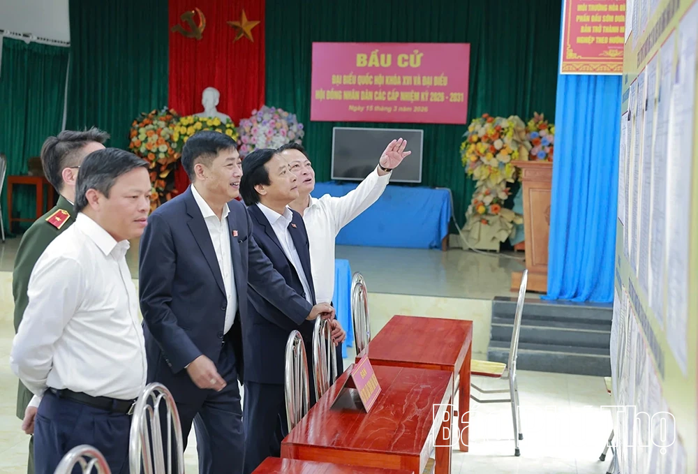 Phó Trưởng Ban Tổ chức Trung ương Nguyễn Hữu Đông tiếp xúc cử tri tại Đơn vị bầu cử số 2