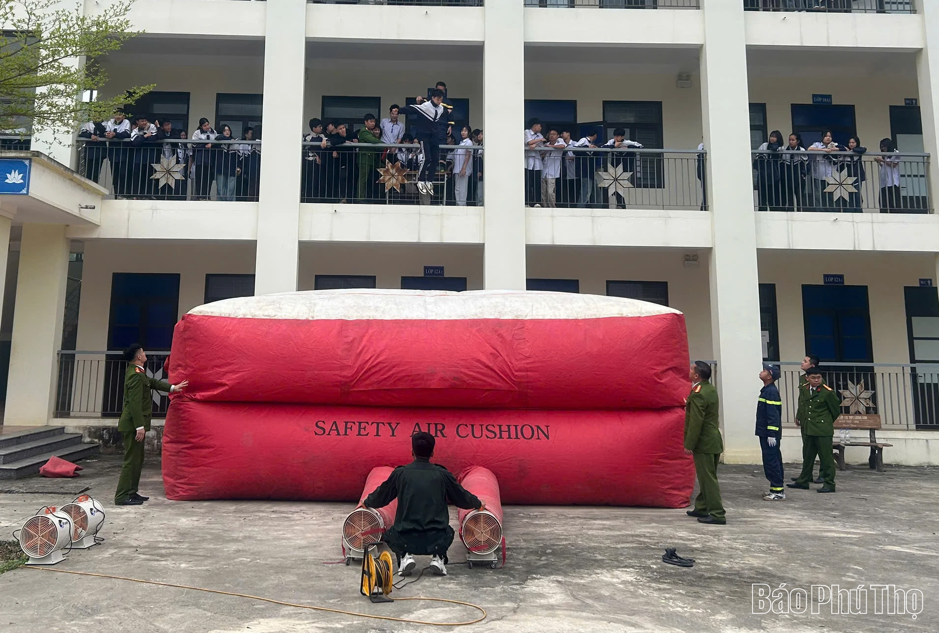 Tuyên truyền, hướng dẫn kiến thức, kỹ năng phòng cháy, chữa cháy và thoát nạn