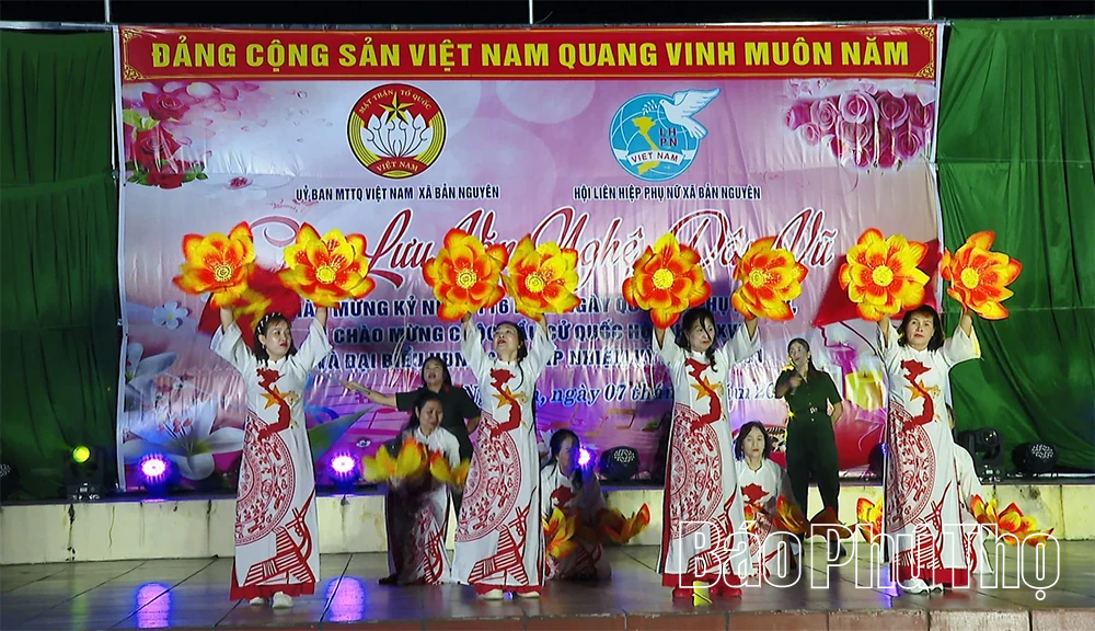 Giao lưu văn nghệ, dân vũ chào mừng Ngày Quốc tế Phụ nữ 8/3