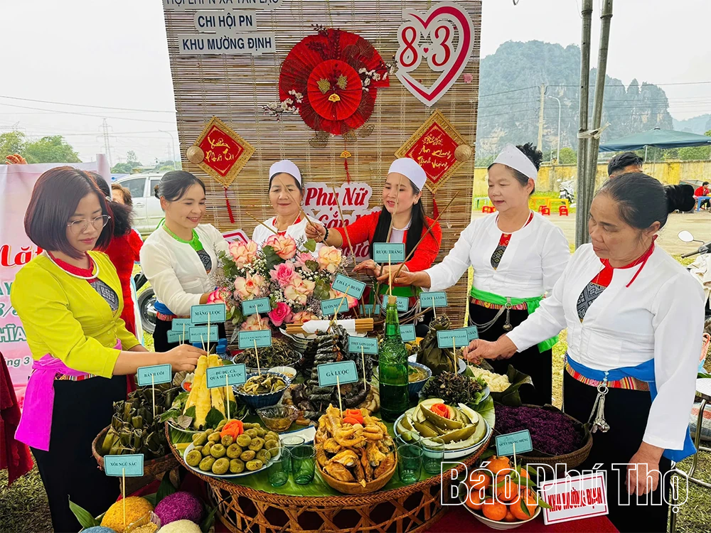 Đồng diễn dân vũ, diễu hành hưởng ứng tuần lễ áo dài chào mừng Ngày Quốc tế Phụ nữ 8/3