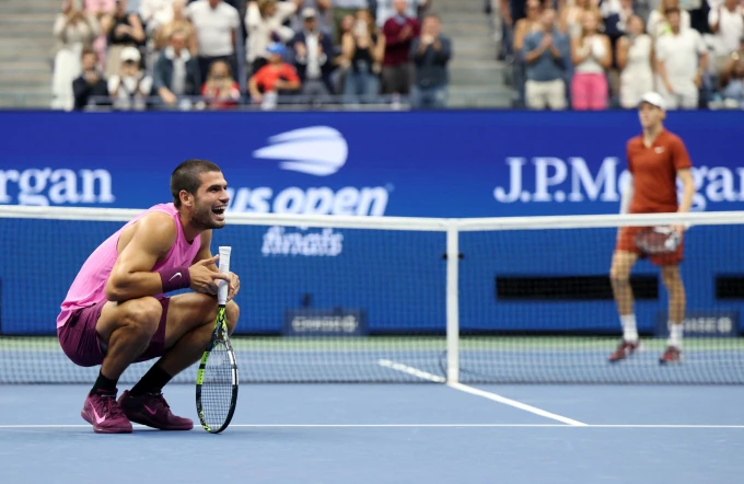 Cuộc chiến giành ngôi sao trên ’sàn chuyển nhượng tennis