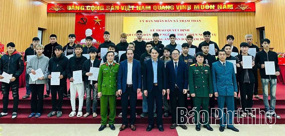 Trao hơn 5,6 tỷ đồng thăm hỏi, động viên công dân nhập ngũ