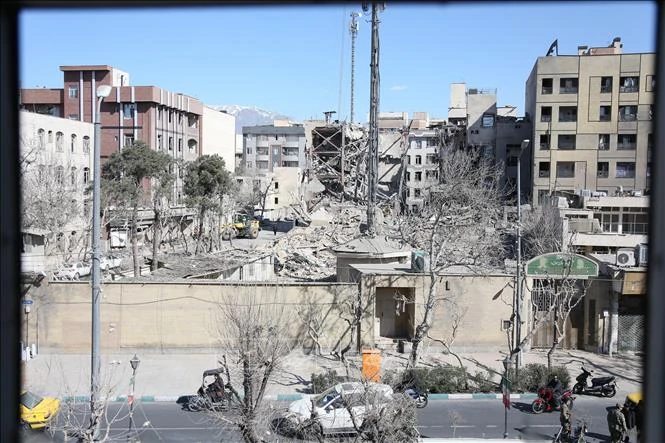 Israel không kích Tehran và Beirut, Iran đe dọa sẽ phá hủy toàn bộ mục tiêu trong khu vực