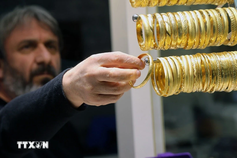 Giá vàng thế giới tăng vọt sau các biến động quân sự tại khu vực Trung Đông