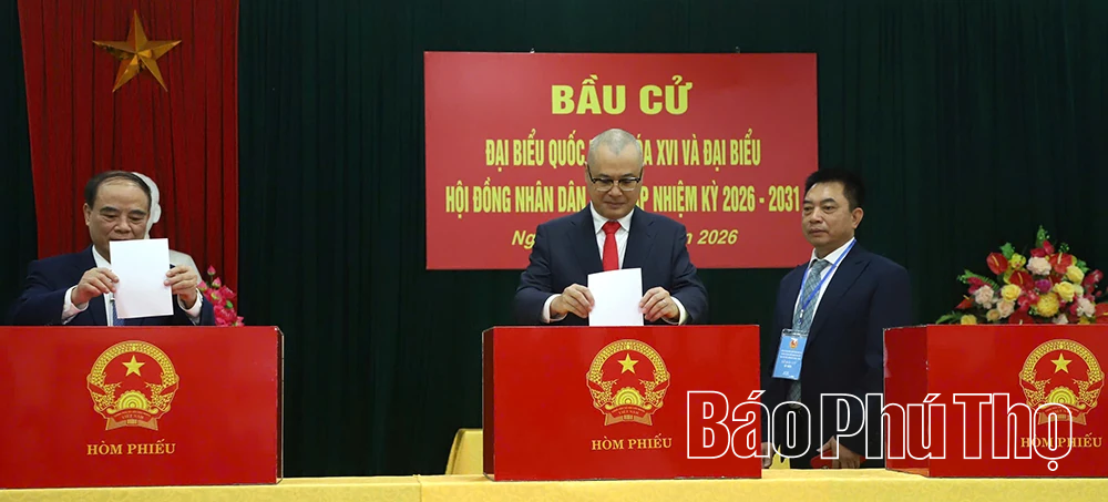 Bí thư Tỉnh ủy Phạm Đại Dương dự khai mạc và bỏ phiếu bầu cử tại phường Việt Trì